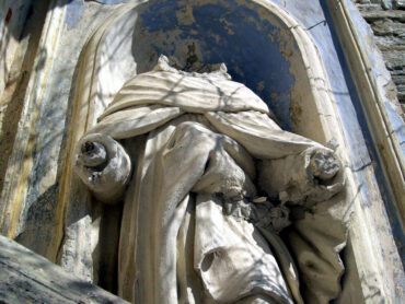 Chiesa San Bartolomeo Caresto Statua